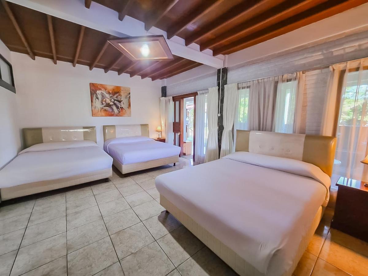 Samakta Guest House Lembang Exterior photo
