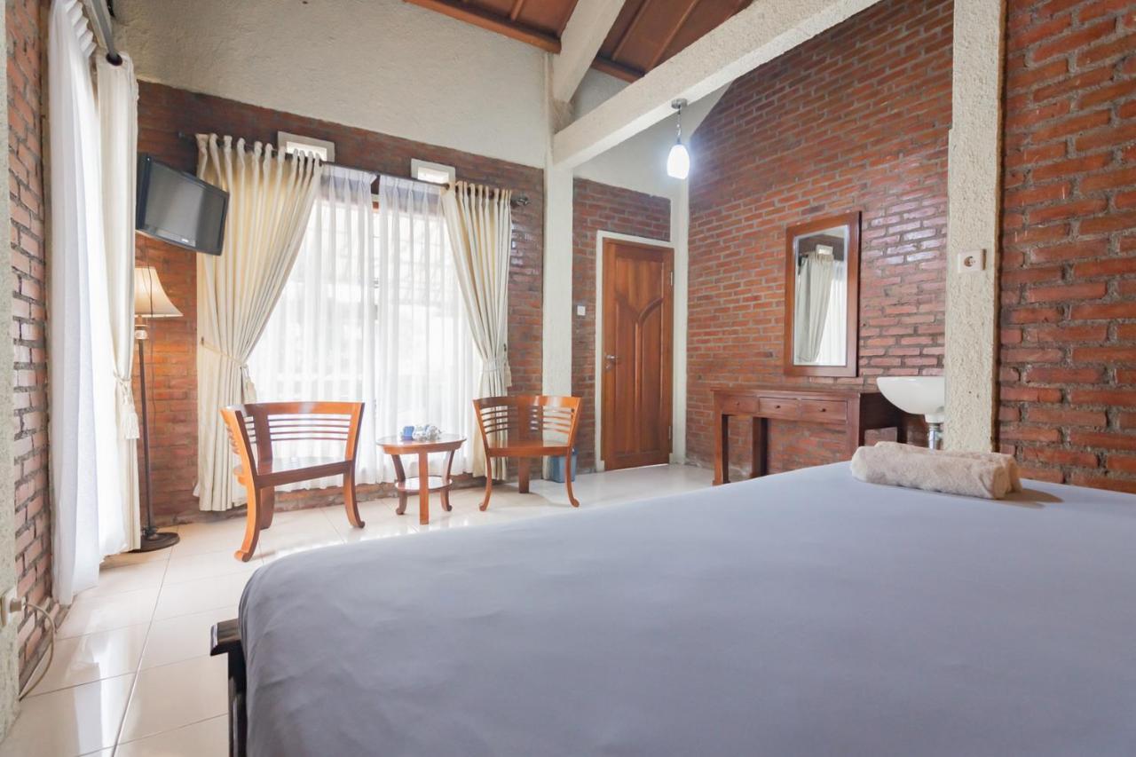 Samakta Guest House Lembang Exterior photo