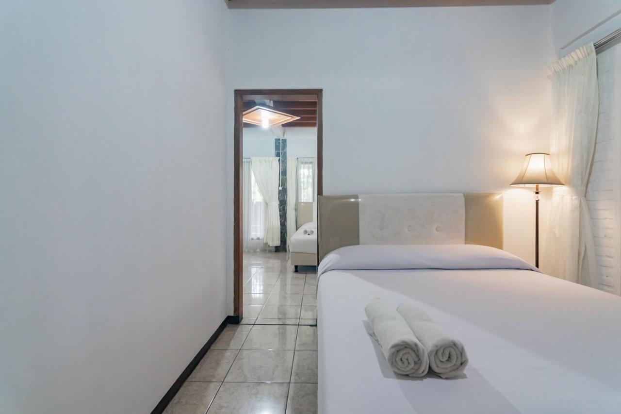 Samakta Guest House Lembang Exterior photo
