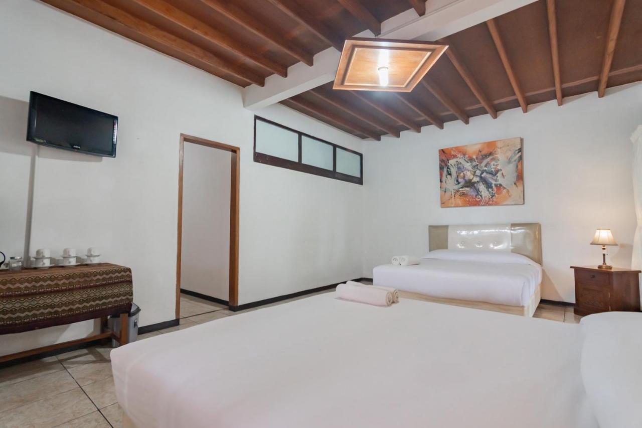 Samakta Guest House Lembang Exterior photo