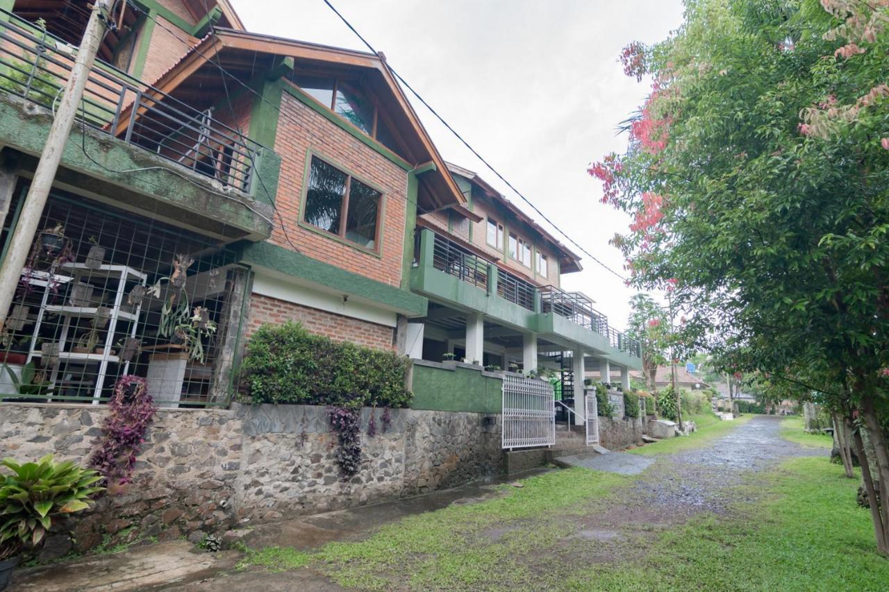 Samakta Guest House Lembang Exterior photo