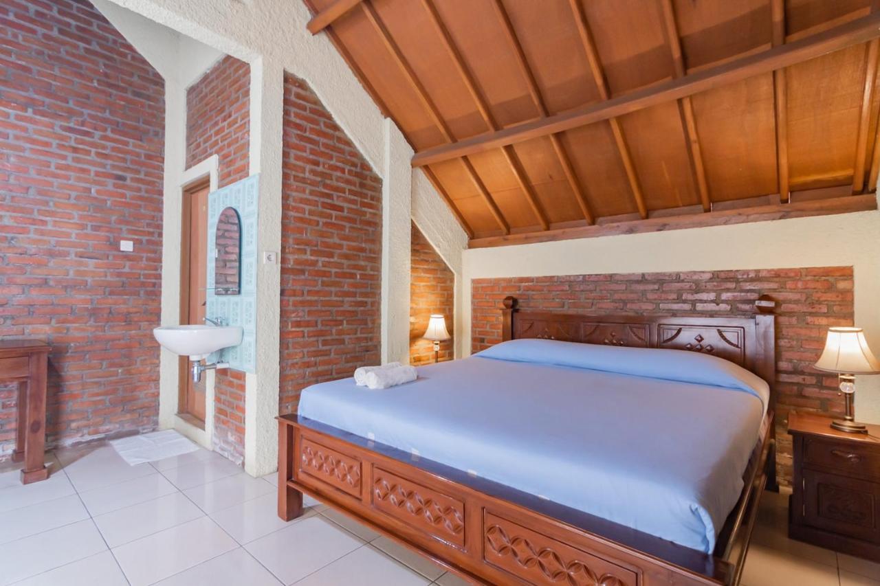 Samakta Guest House Lembang Exterior photo